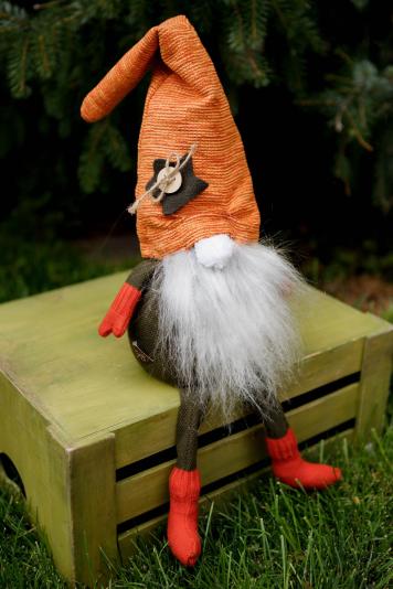 Декоративний гном-стоппер у ковпаку з ніжками