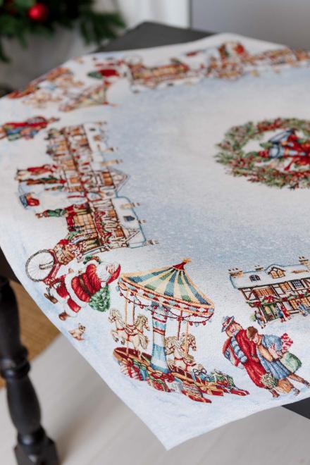 Новорічна гобеленова скатертина Carousel