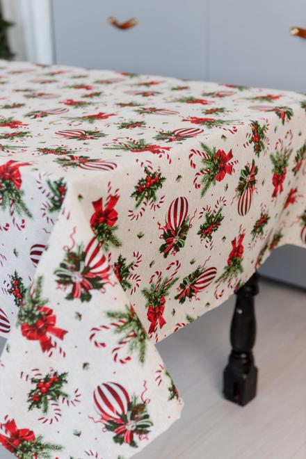 Новорічна скатертина на стіл Stripe Balls
