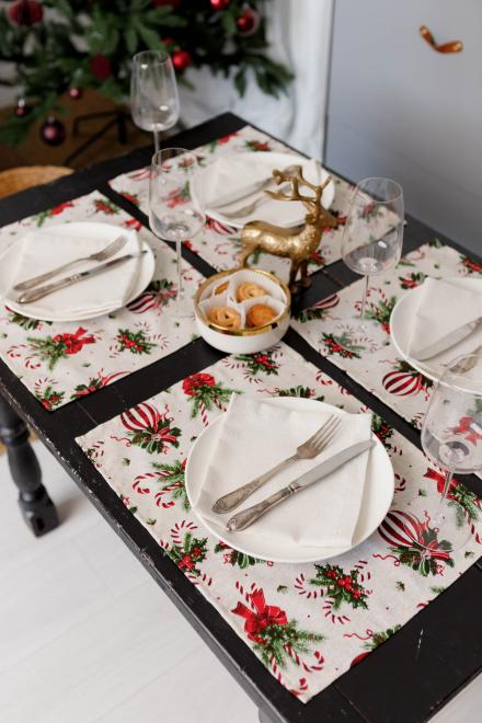 Новорічна серветка на стіл Stripe Balls