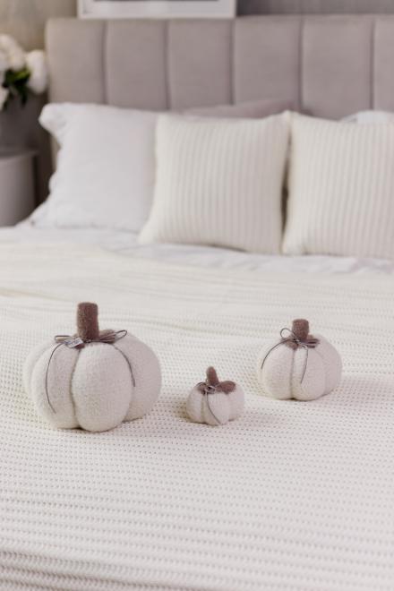 Декоративний виріб Гарбузяшка молочний