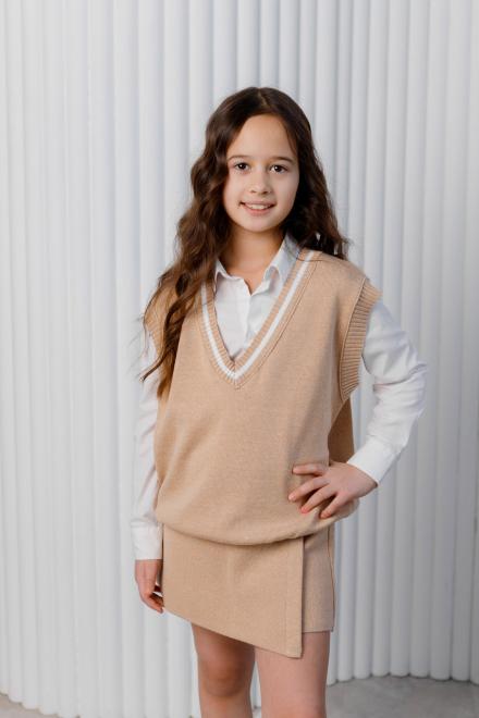 Дитяча жилетка бежева з білою смужкою