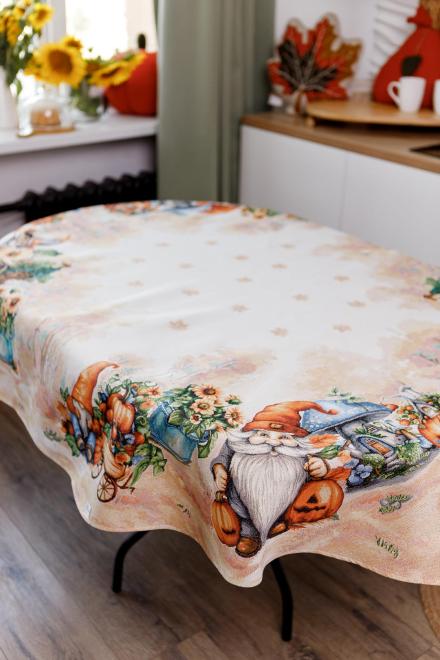 Овальна скатертина на стіл Гарбузові гноми