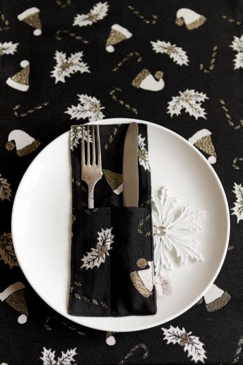 Новорічний чохол для столових приборів Шапочки на чорному