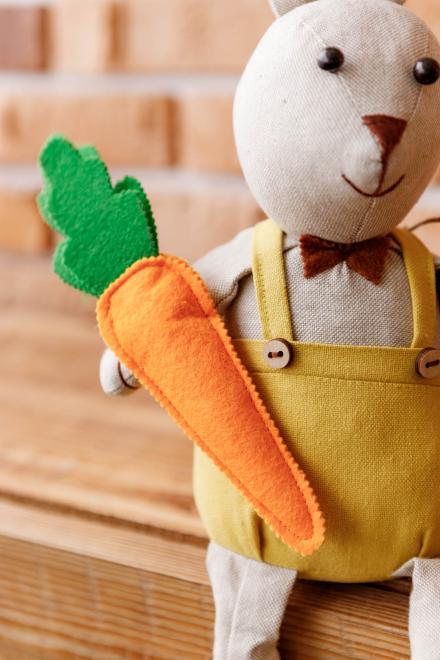 Декоративна іграшка-стопер Заєць Джонсон