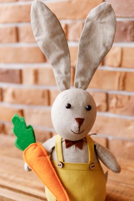 Декоративна іграшка-стопер Заєць Джонсон