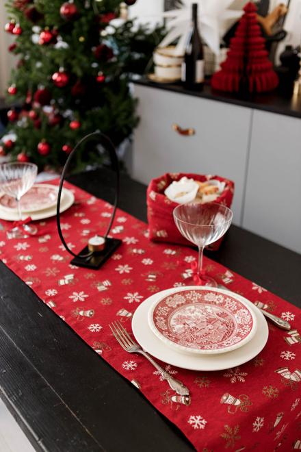 Доріжка новорічна на стіл Дзвіночки на червоному