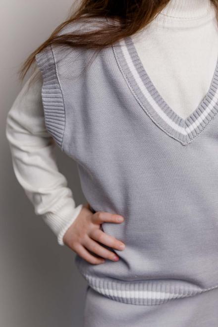 Дитяча жилетка сіра з білою смужкою