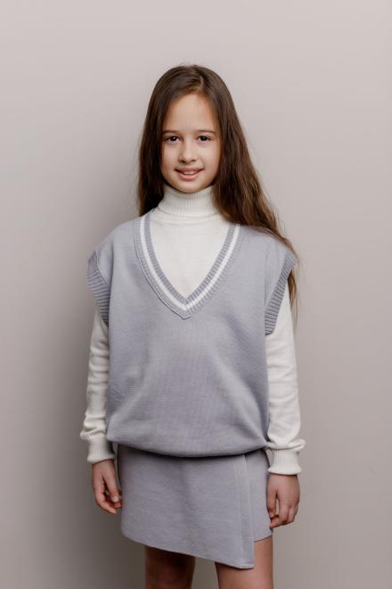 Дитяча жилетка сіра з білою смужкою