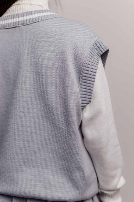 Дитяча жилетка сіра з білою смужкою