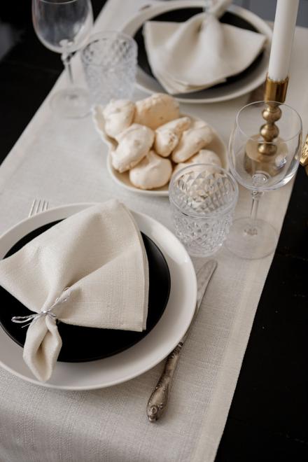 Раннер святковий Перлина Білий