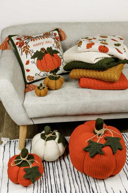 Подушка в'язана  Happy Fall  Гарбуз