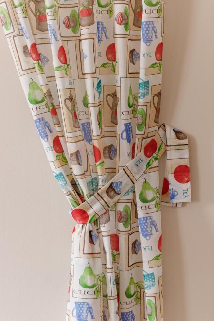 Готова гардина Red apples