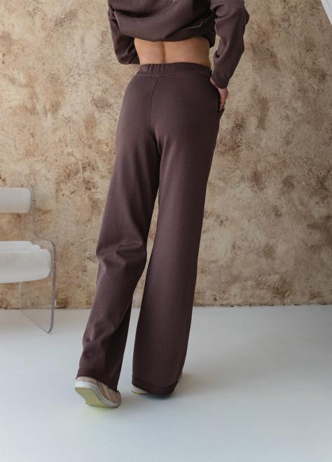 Брючний костюм з футболкою шоколад