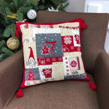 Подушка в'язана Гноми